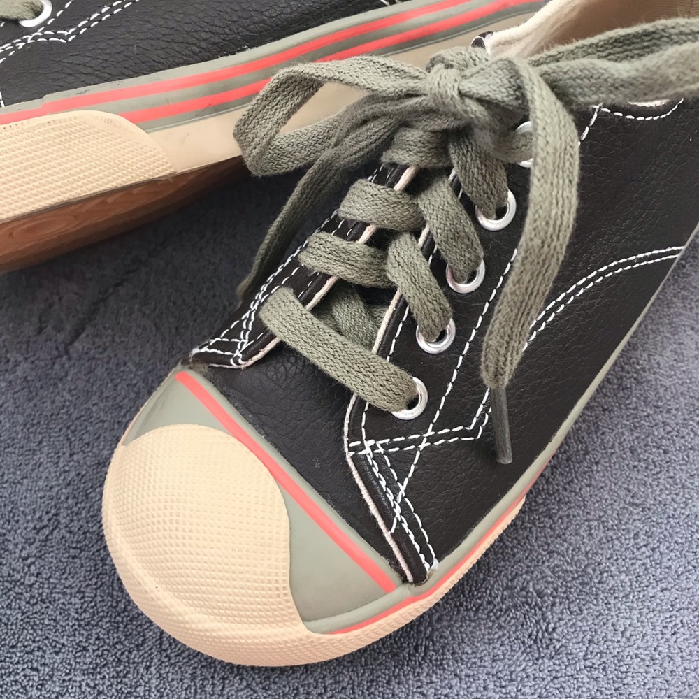 Like New Morgan & Milo boys sneakers sz 10.5